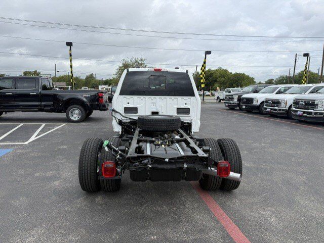 2027 Ford Super Duty F-350 DRW Chassis LARIAT New Braunfels TX