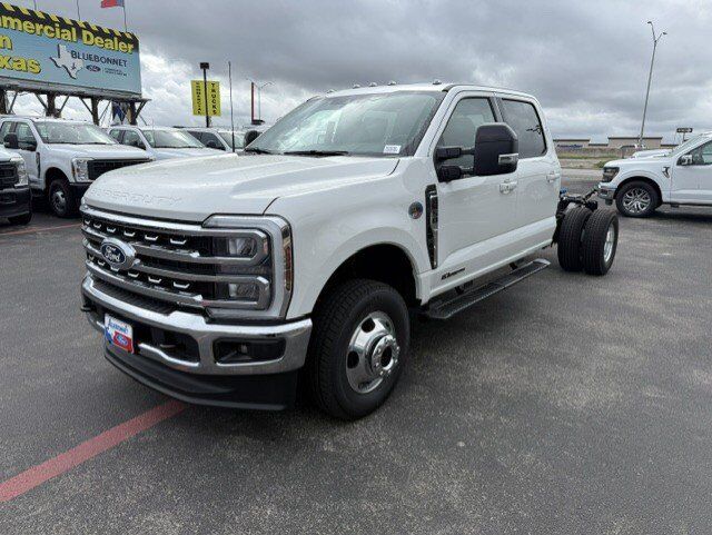 2027 Ford Super Duty F-350 DRW Chassis LARIAT New Braunfels TX