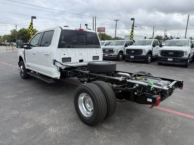 2027 Ford Super Duty F-350 DRW Chassis LARIAT New Braunfels TX