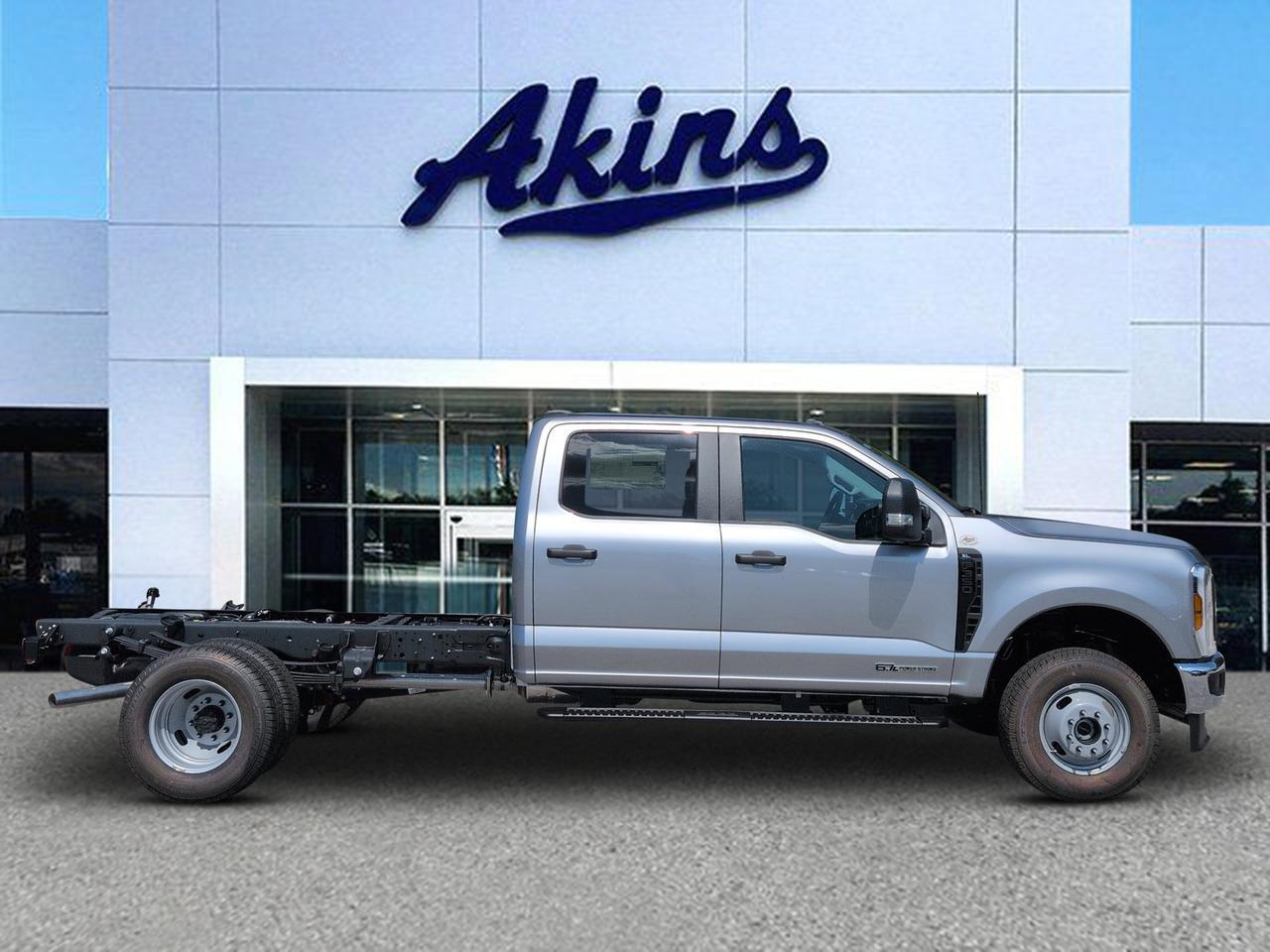 2027 Ford Super Duty F-350 DRW XL