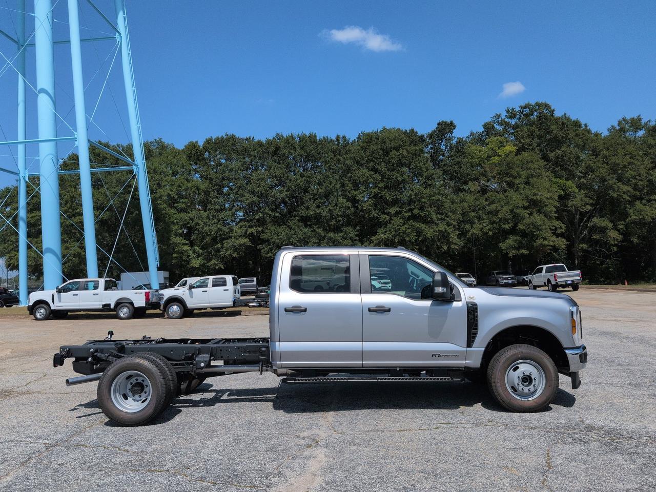 2027 Ford Super Duty F-350 DRW XL