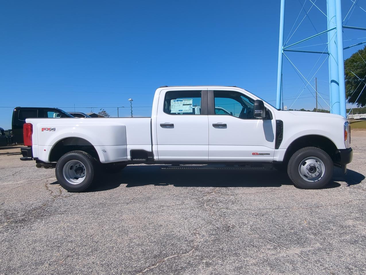 2027 Ford Super Duty F-350 DRW XL