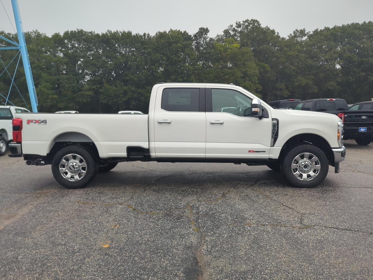 2027 Ford Super Duty F-350 SRW LARIAT