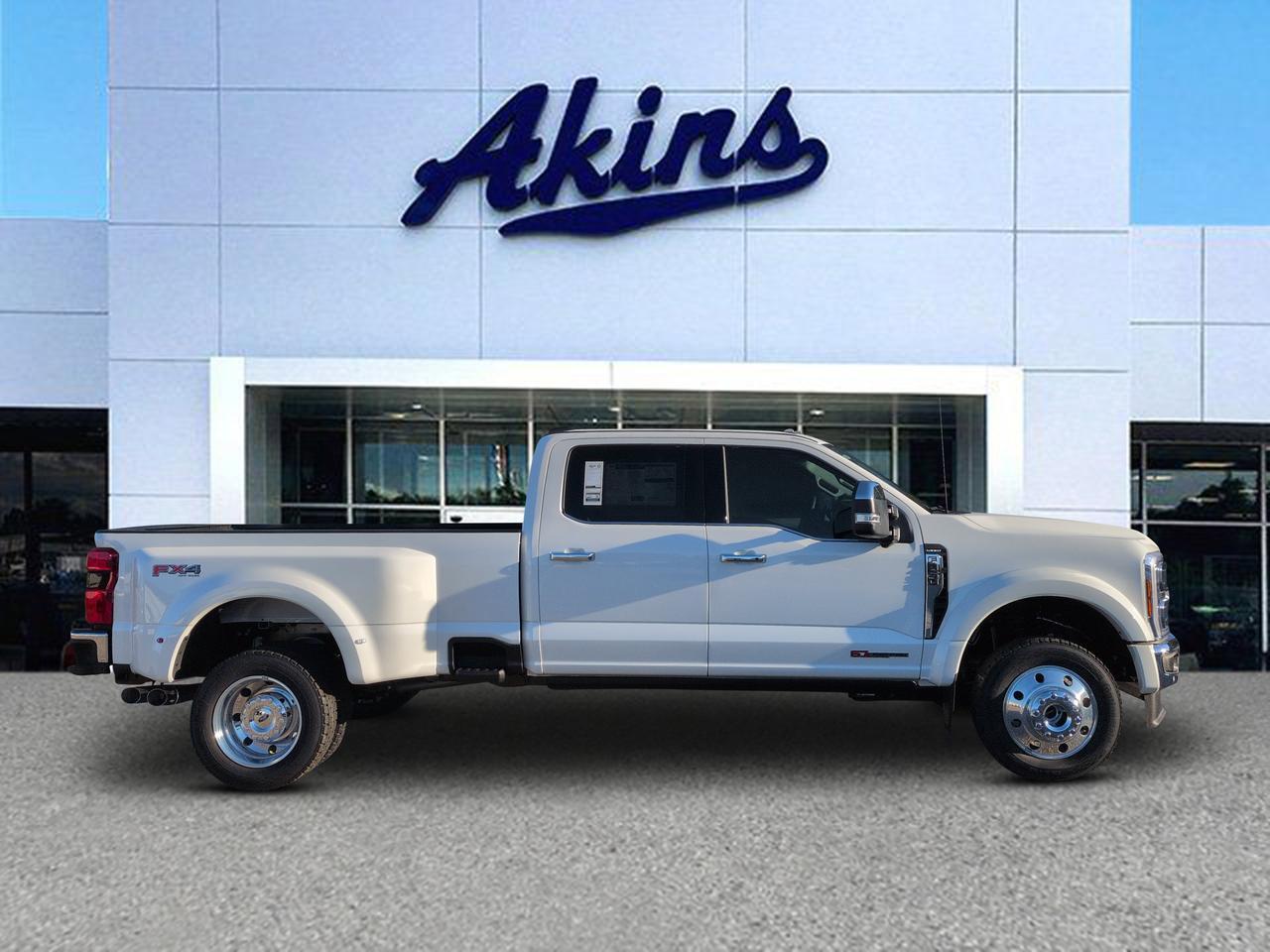2027 Ford Super Duty F-450 DRW LARIAT
