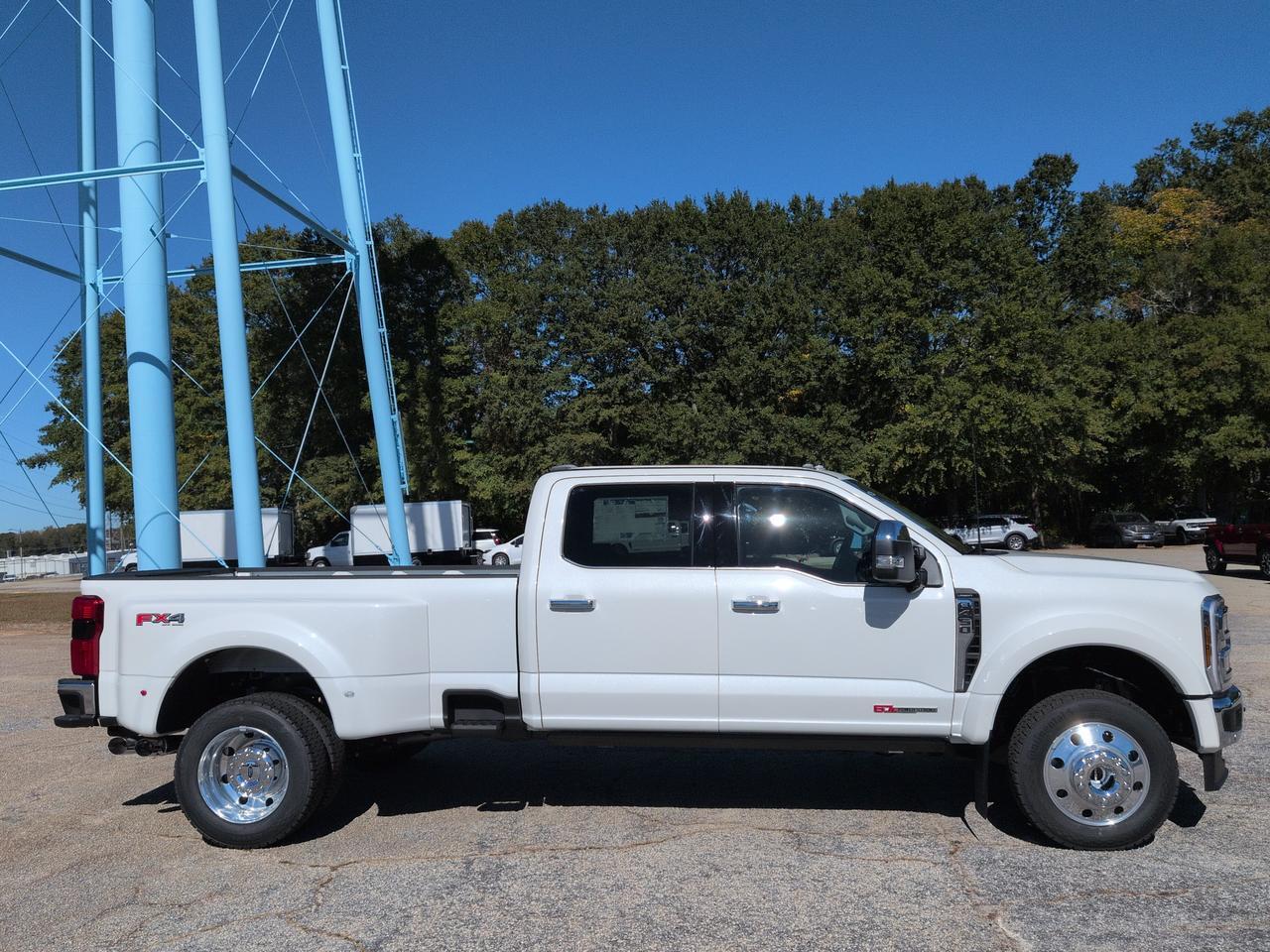 2027 Ford Super Duty F-450 DRW LARIAT