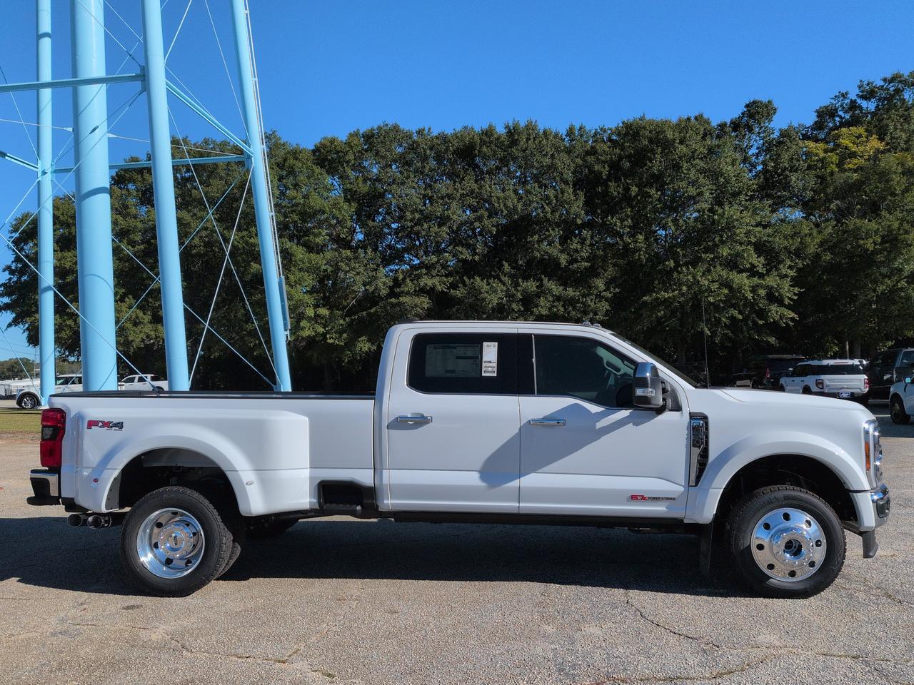 2027 Ford Super Duty F-450 DRW LARIAT