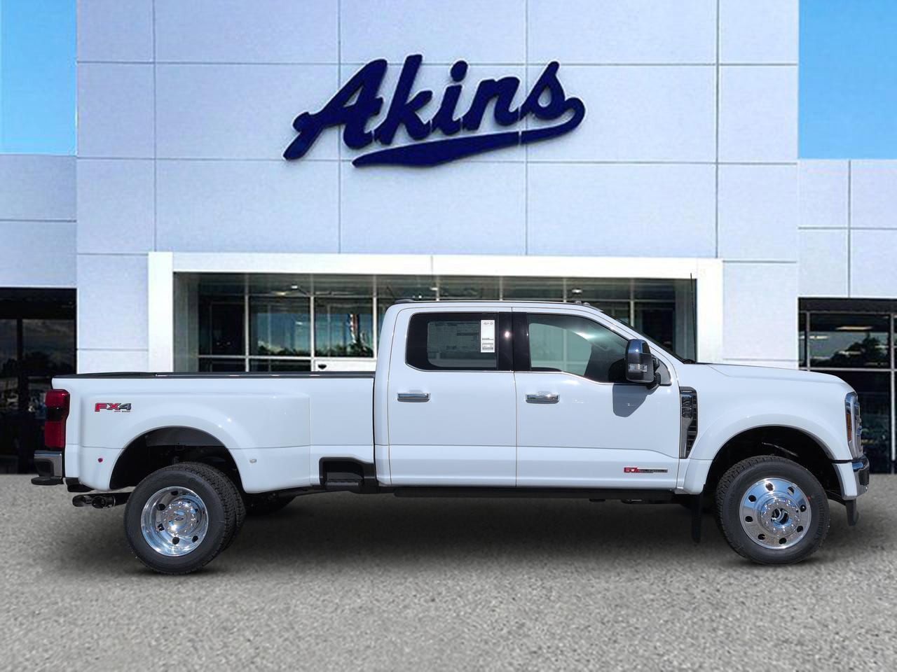 2027 Ford Super Duty F-450 DRW LARIAT