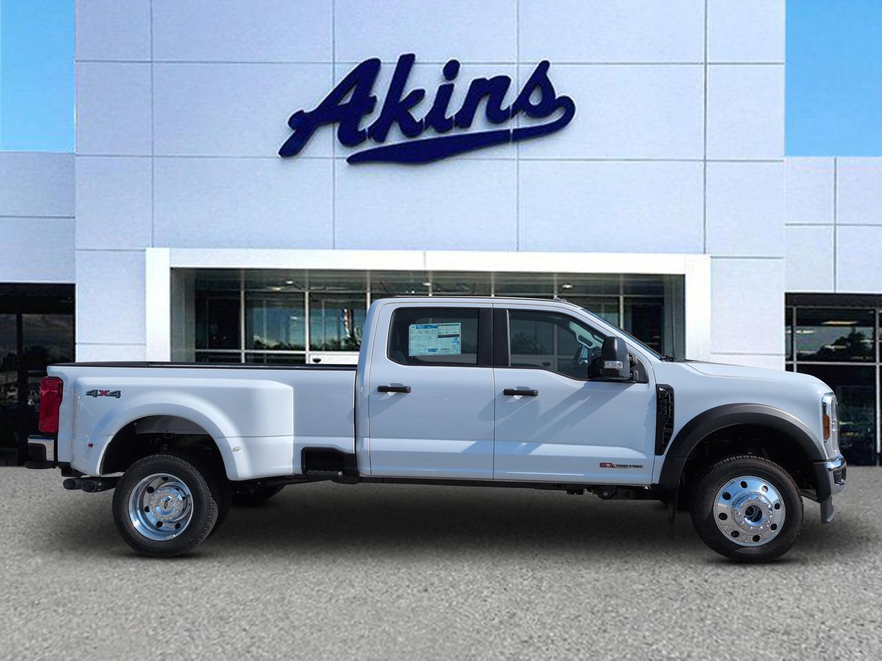 2027 Ford Super Duty F-450 DRW Lariat