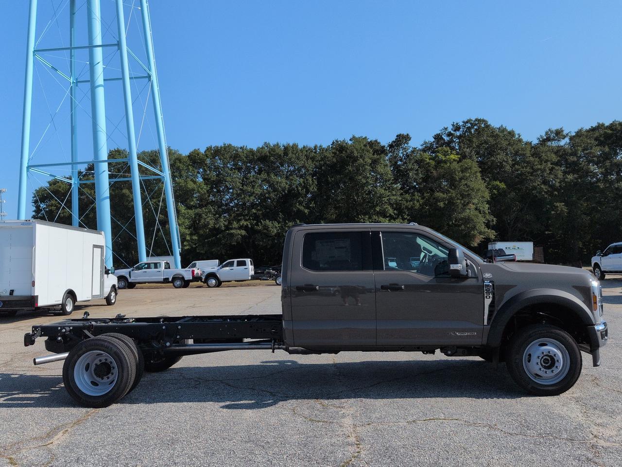 2027 Ford Super Duty F-450 DRW XLT
