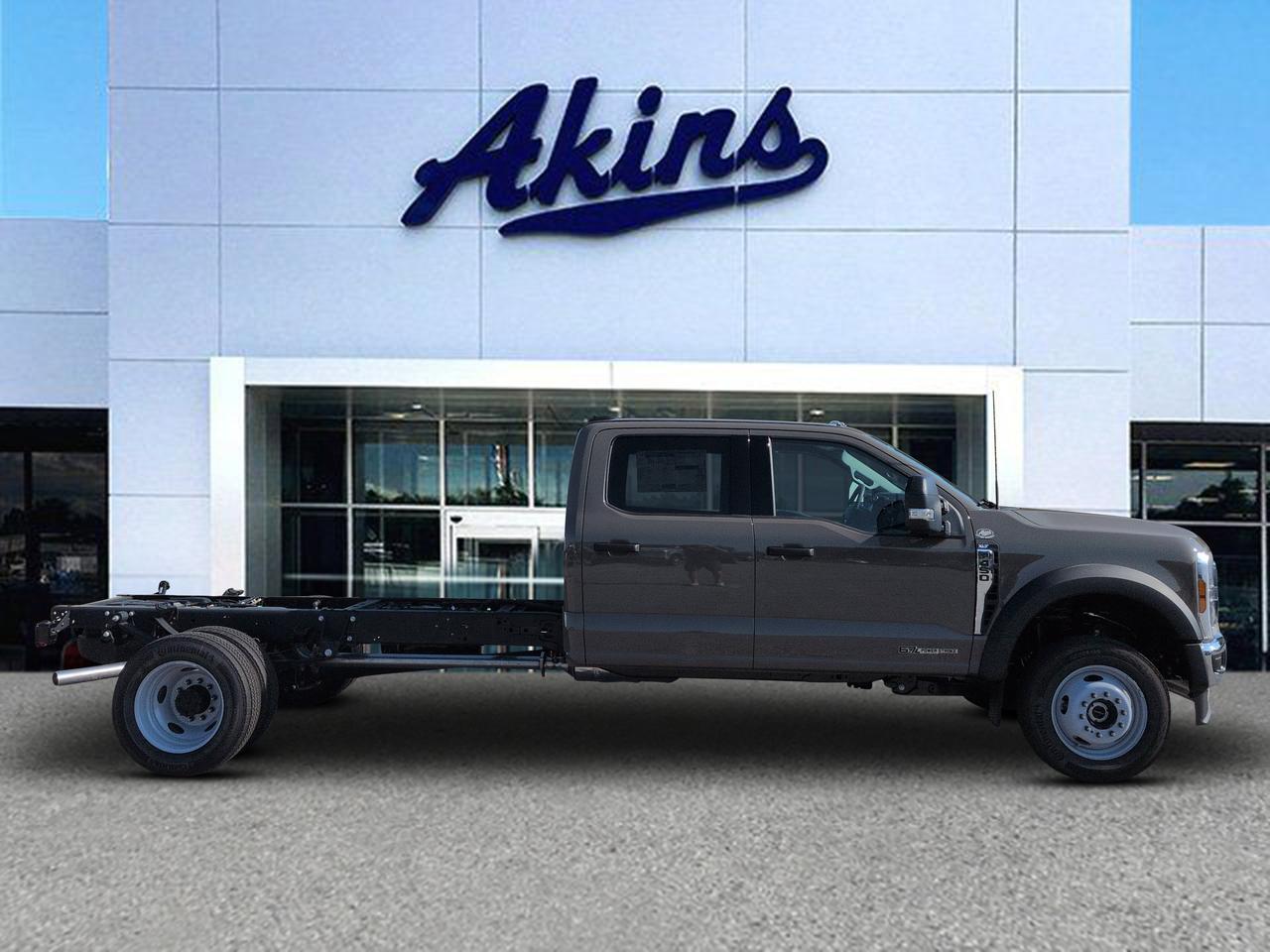2027 Ford Super Duty F-450 DRW XLT