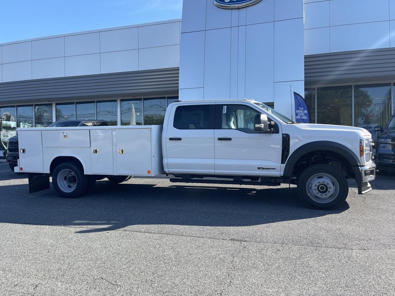 2027 Ford Super Duty F-550 DRW XL