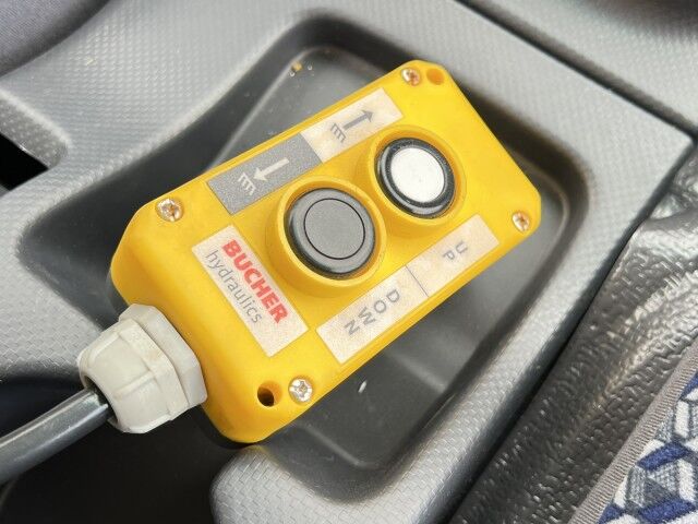 2027 Isuzu NRR Crew Cab GAS 12' BABCO Aluminum Chipper Truck with 2' Tunnel Box Homestead FL