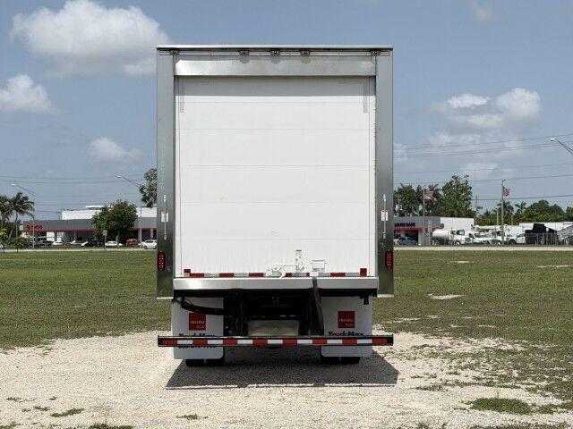 2027 Isuzu NRR DSL 20' Refrigerated Truck