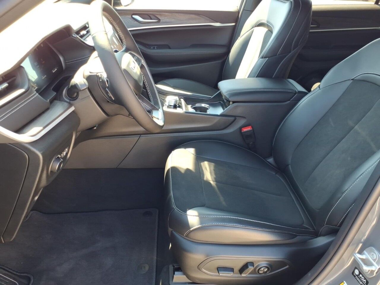 2027 Jeep Grand Cherokee L Laredo Altitude Uvalde TX