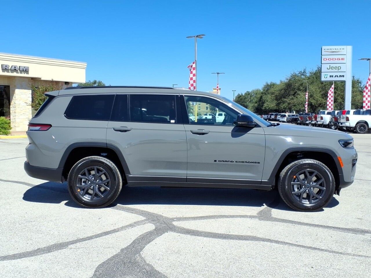 2027 Jeep Grand Cherokee L Laredo Altitude Uvalde TX