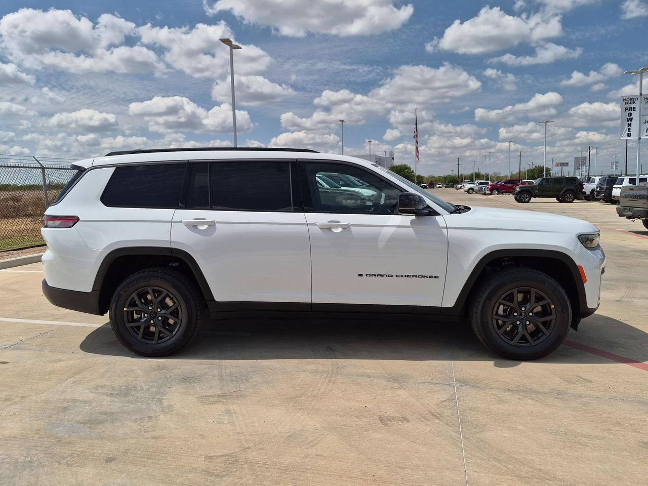 2027 Jeep Grand Cherokee L Laredo Altitude