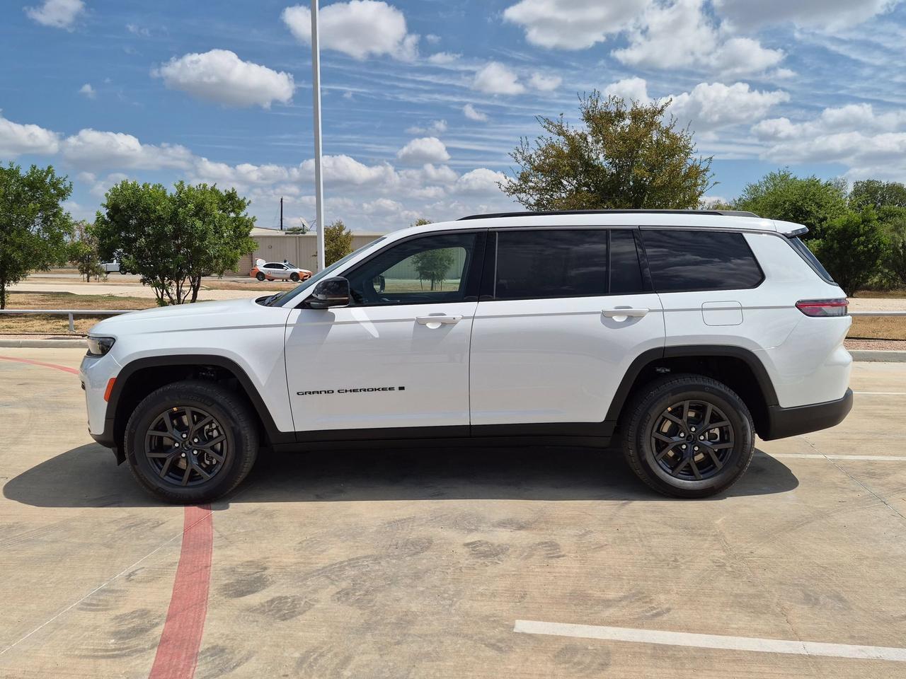 2027 Jeep Grand Cherokee L Laredo Altitude Castroville TX