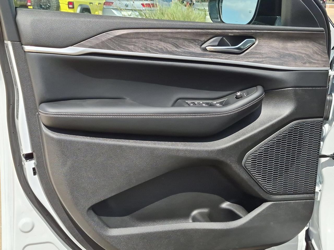 2027 Jeep Grand Cherokee L Laredo Altitude Castroville TX
