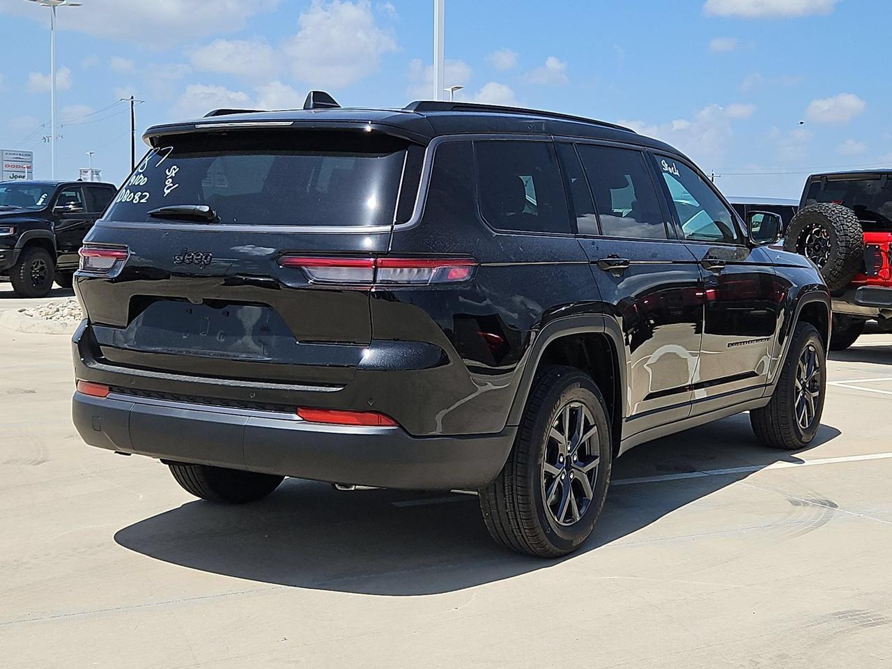 2027 Jeep Grand Cherokee L Laredo Altitude Castroville TX