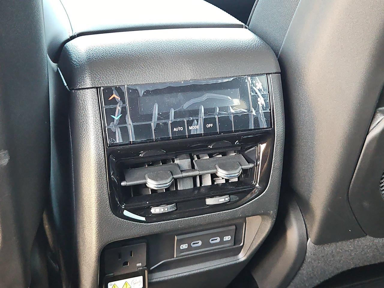 2027 Jeep Grand Cherokee L Laredo Altitude Castroville TX