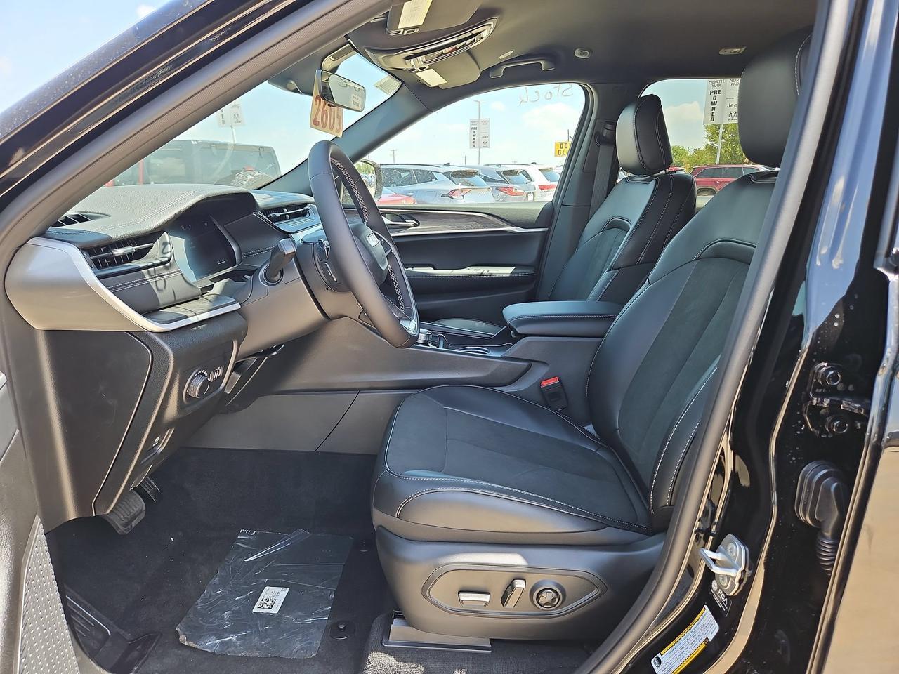 2027 Jeep Grand Cherokee L Laredo Altitude Castroville TX