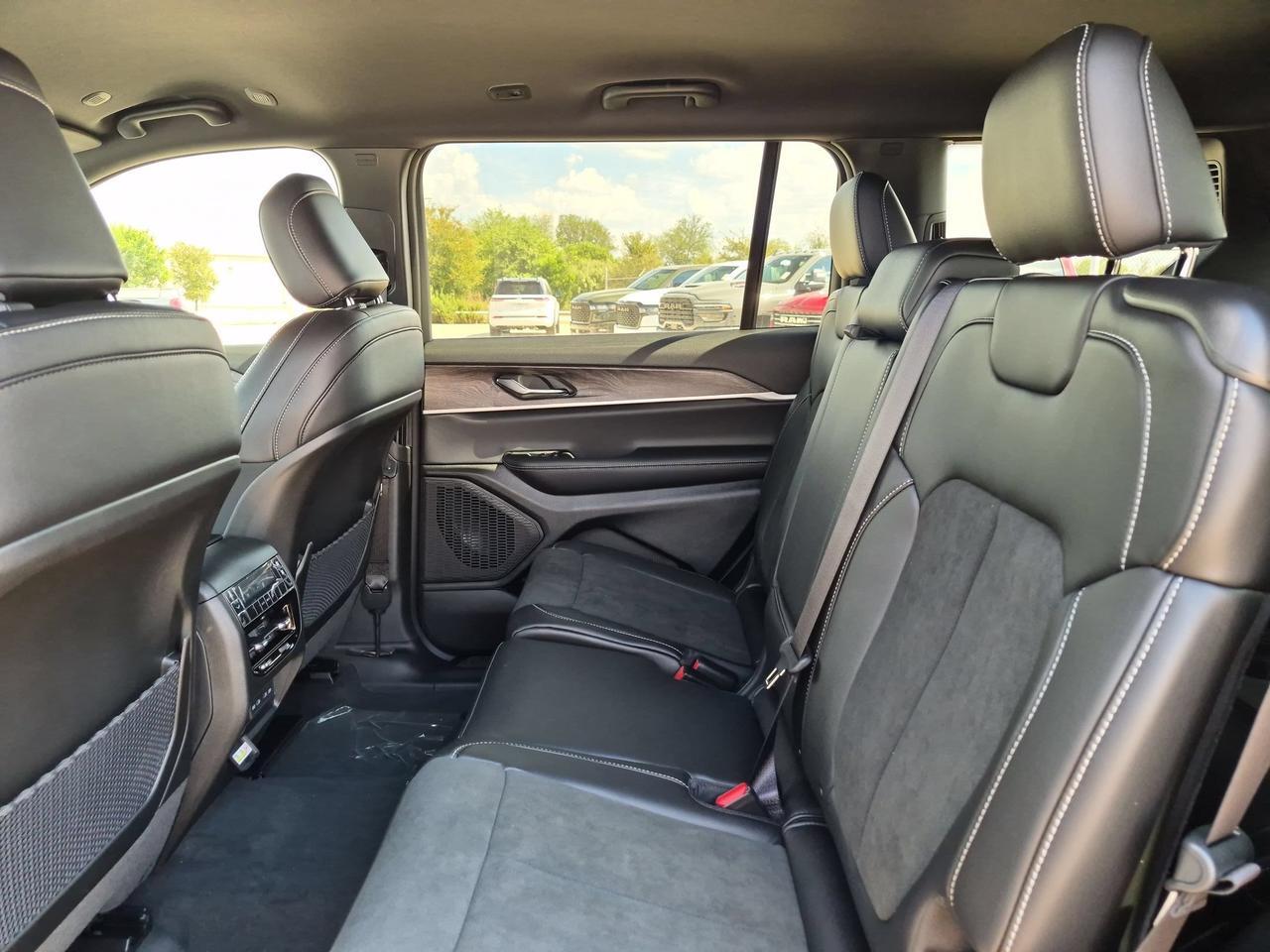 2027 Jeep Grand Cherokee L Laredo Altitude Castroville TX