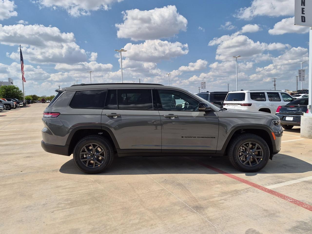 2027 Jeep Grand Cherokee L Laredo Altitude