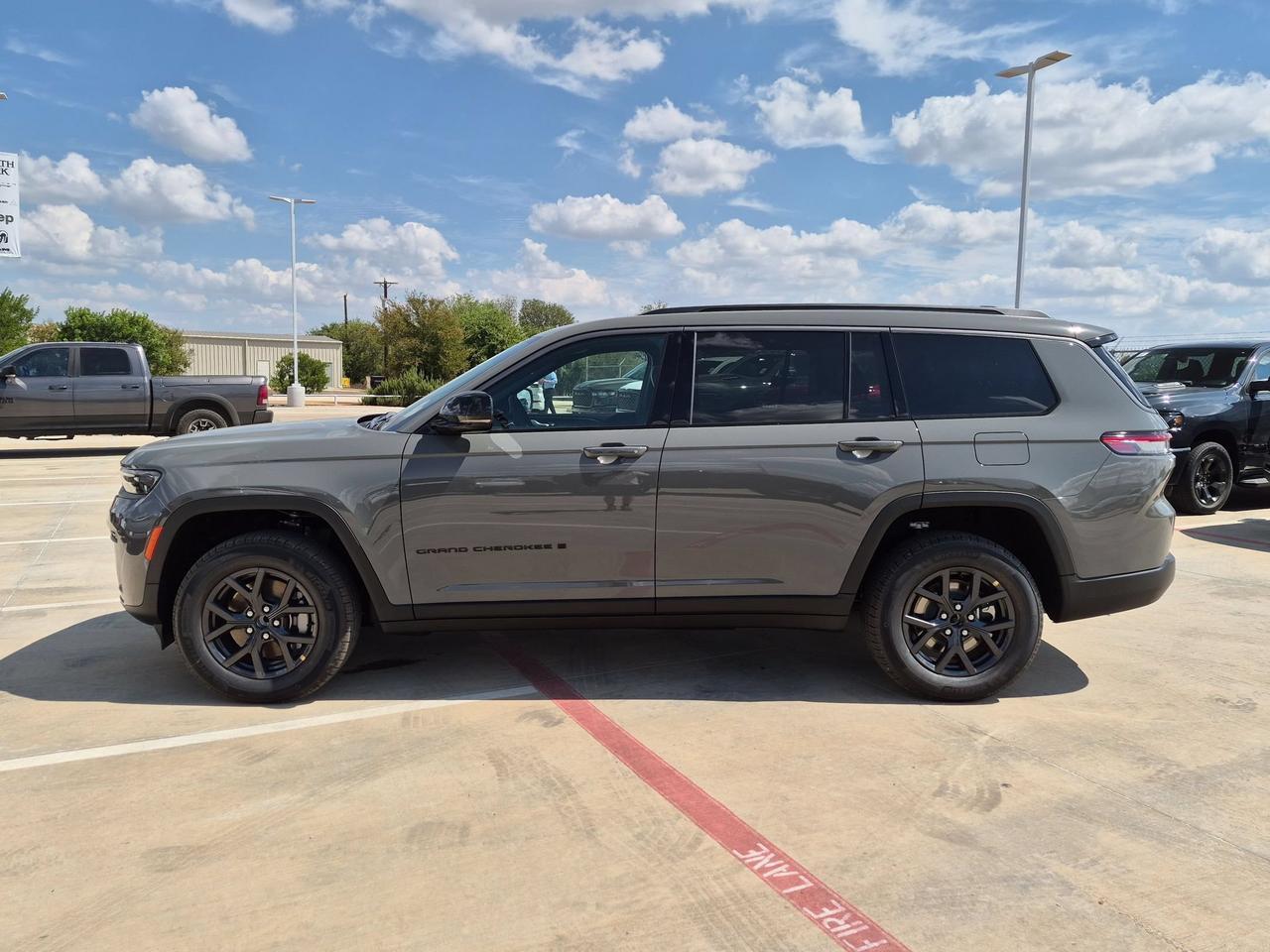 2027 Jeep Grand Cherokee L Laredo Altitude Castroville TX