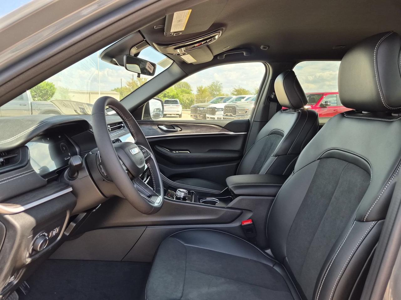 2027 Jeep Grand Cherokee L Laredo Altitude Castroville TX