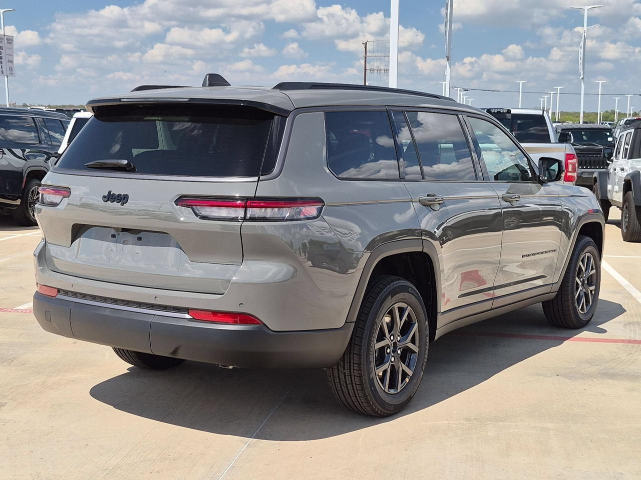 2027 Jeep Grand Cherokee L Laredo Altitude