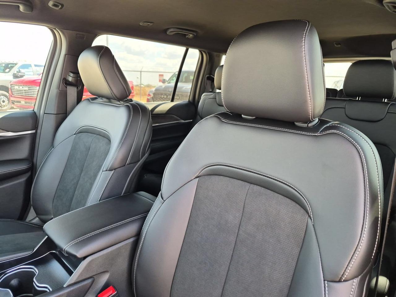 2027 Jeep Grand Cherokee L Laredo Altitude Castroville TX