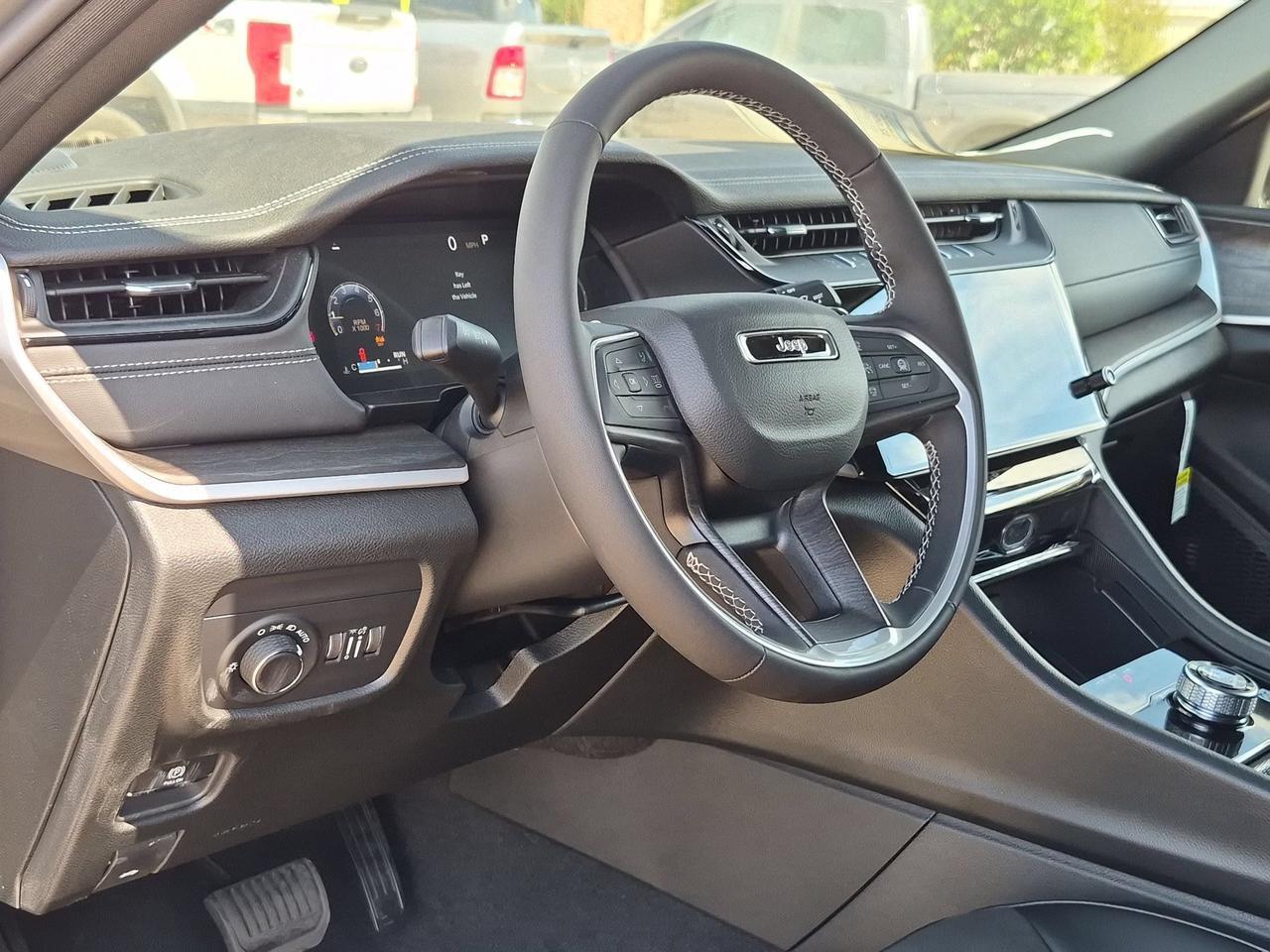2027 Jeep Grand Cherokee L Laredo Altitude Castroville TX