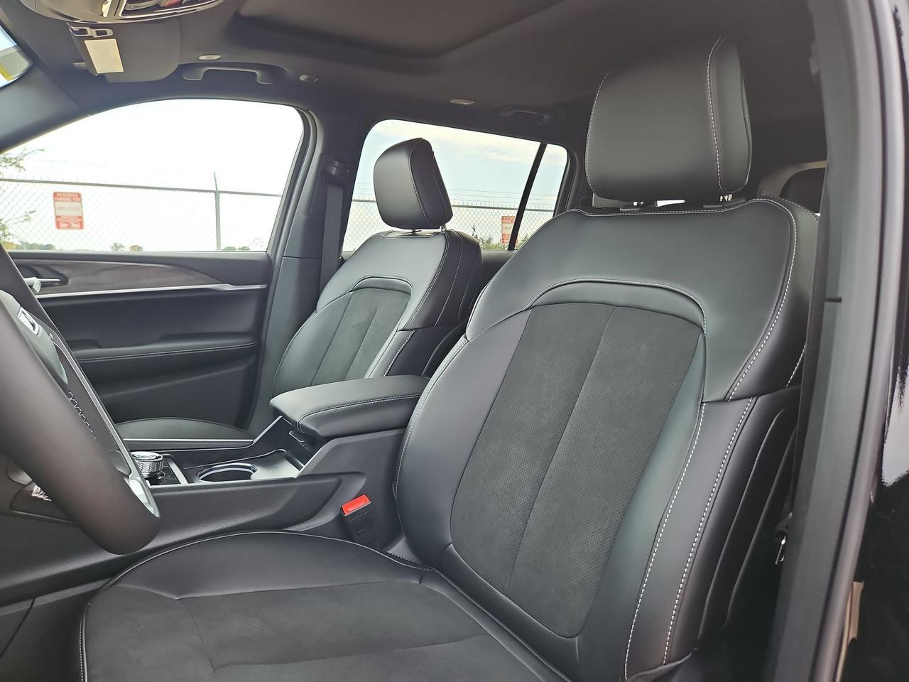 2027 Jeep Grand Cherokee L Laredo Altitude Castroville TX