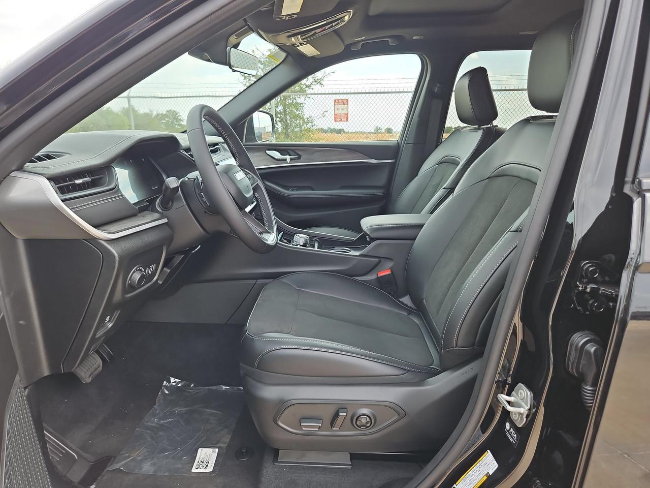 2027 Jeep Grand Cherokee L Laredo Altitude Castroville TX