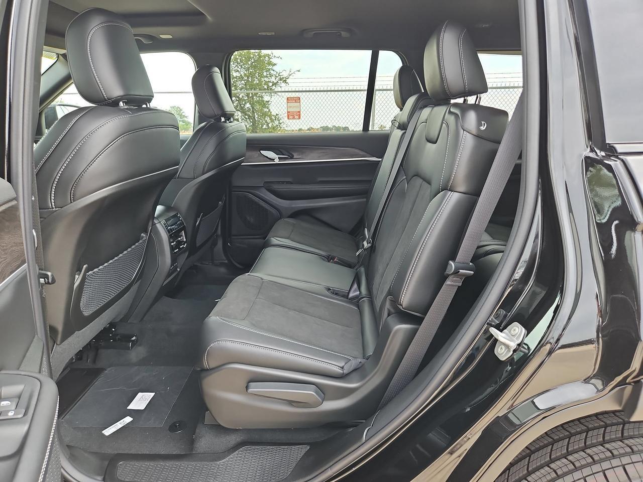 2027 Jeep Grand Cherokee L Laredo Altitude Castroville TX