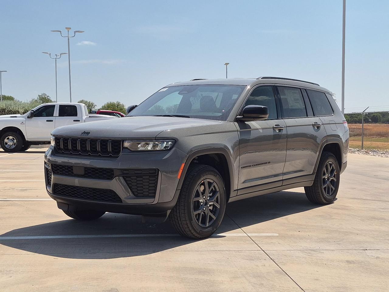 2027 Jeep Grand Cherokee L Laredo Altitude Castroville TX
