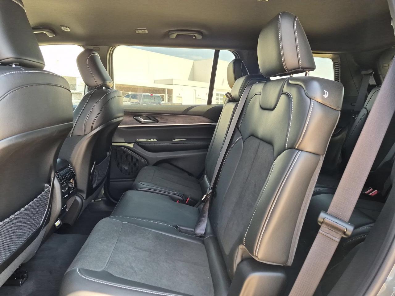 2027 Jeep Grand Cherokee L Laredo Altitude Castroville TX