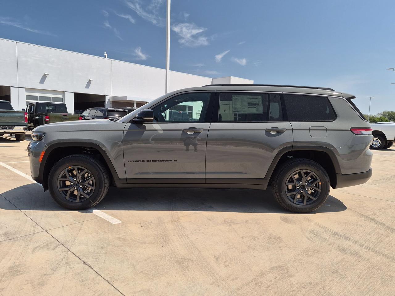 2027 Jeep Grand Cherokee L Laredo Altitude Castroville TX