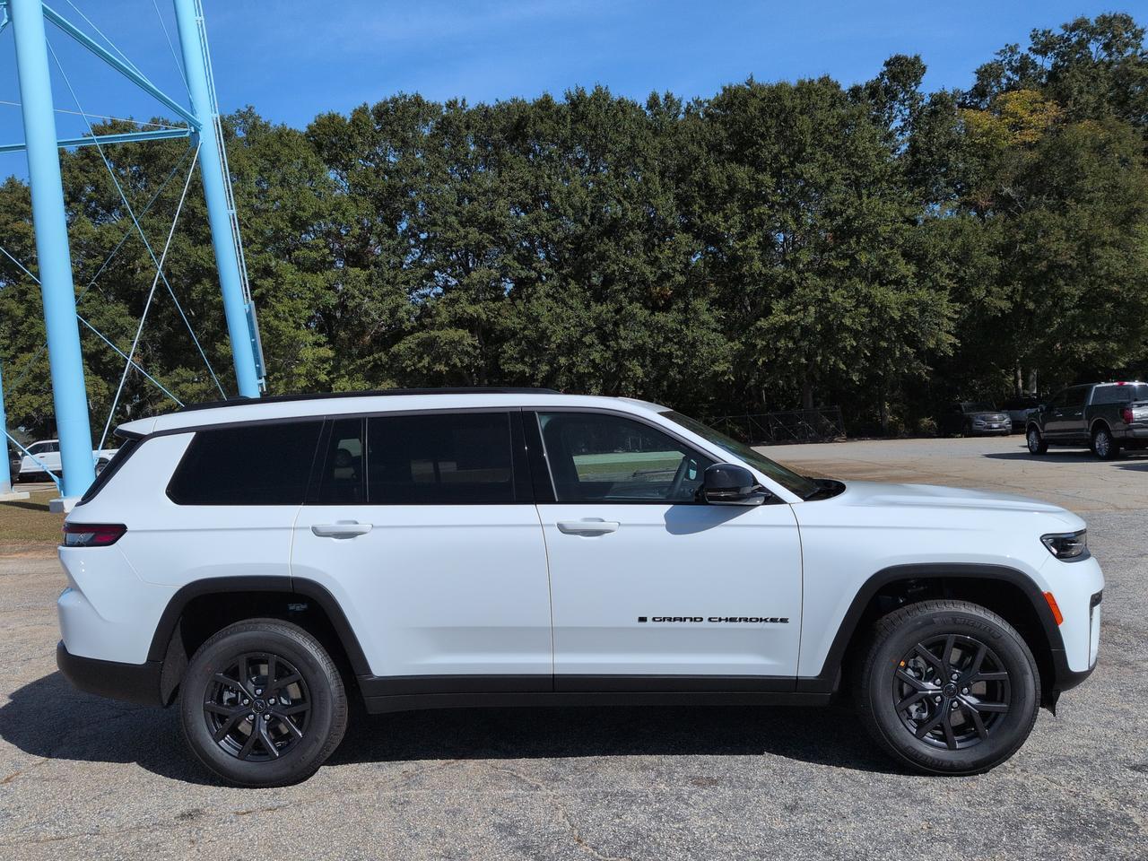 2027 Jeep Grand Cherokee L Laredo Altitude