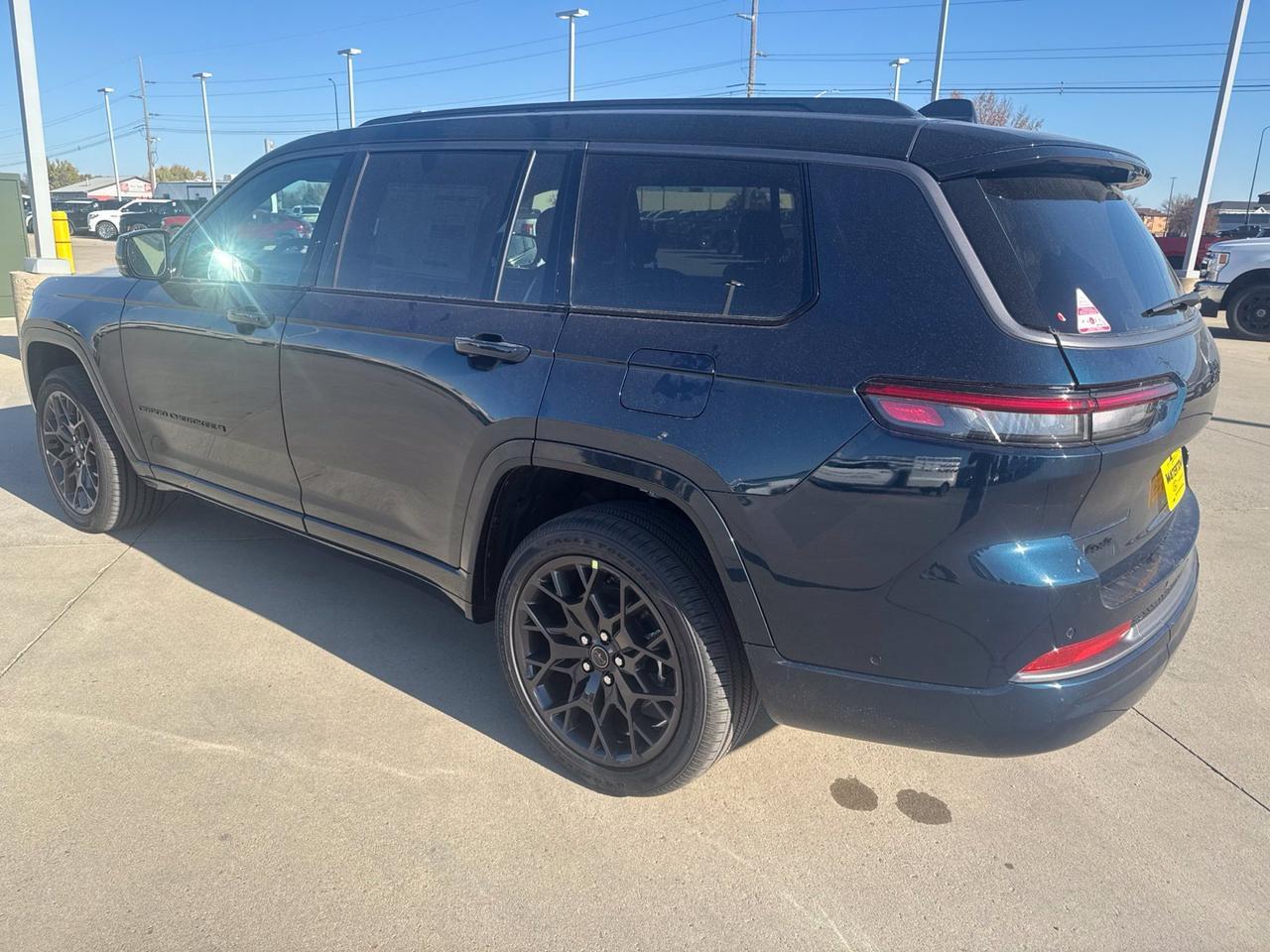 2027 Jeep Grand Cherokee L Summit Watertown SD