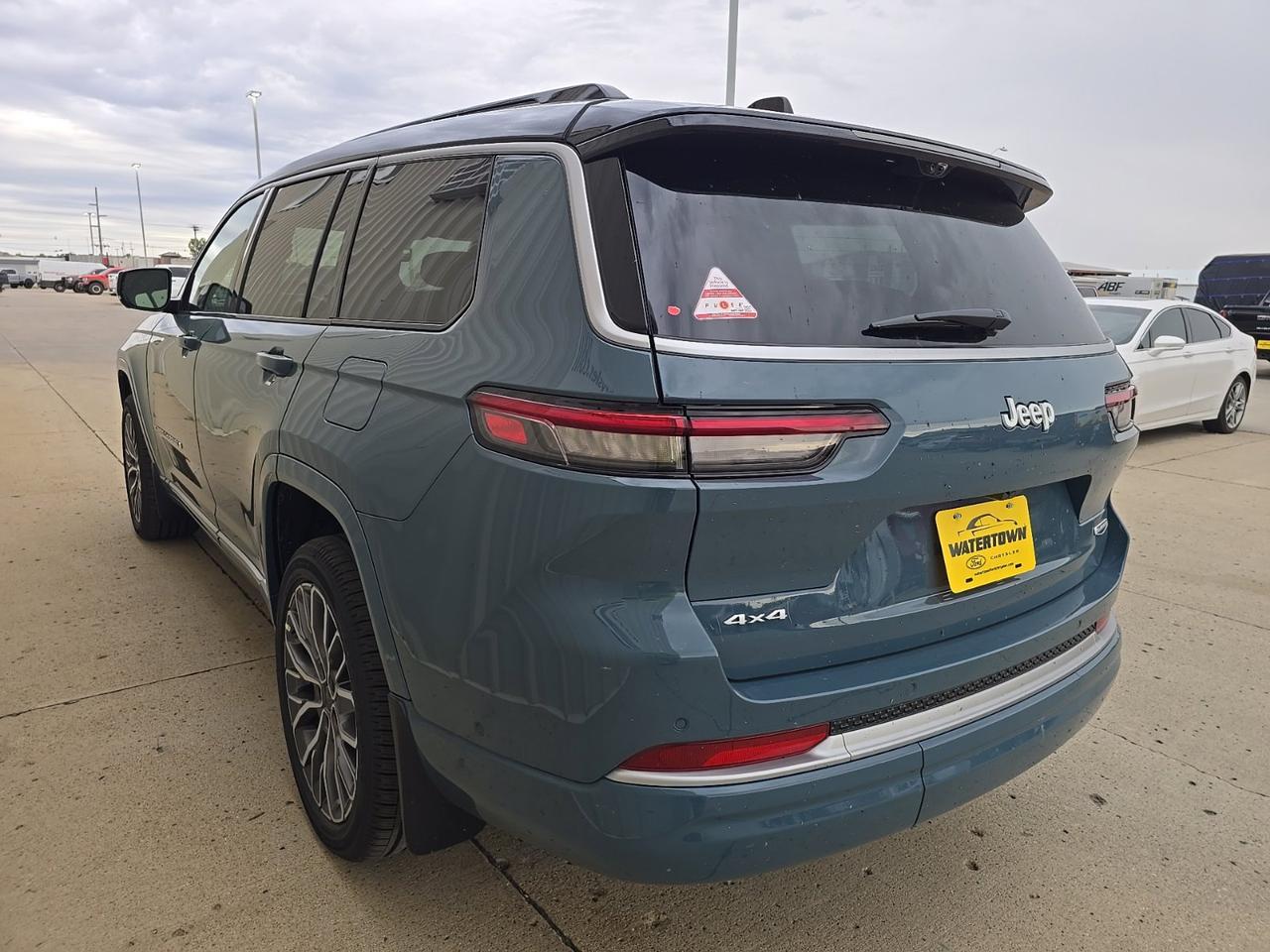 2027 Jeep Grand Cherokee L Summit Watertown SD