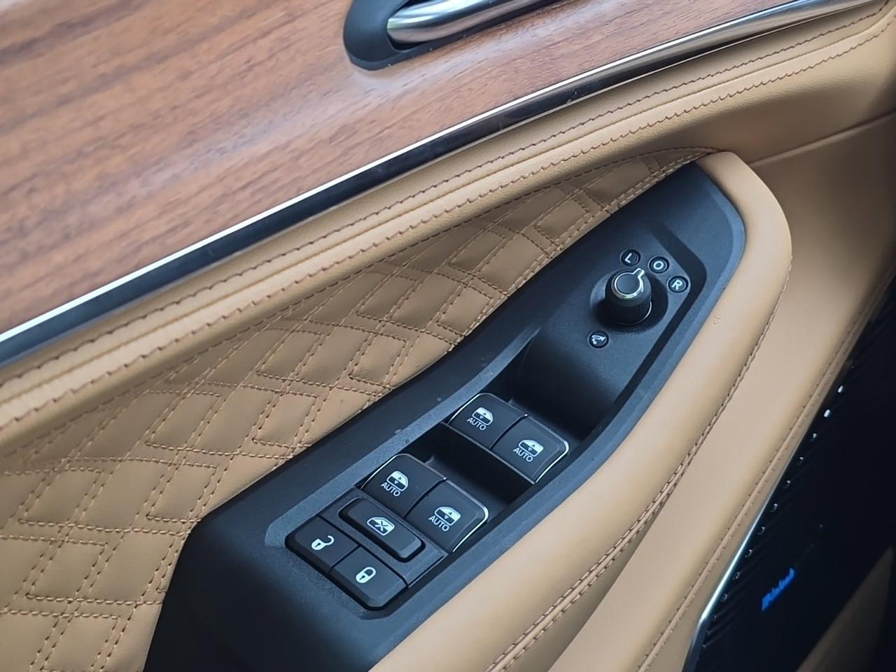 2027 Jeep Grand Cherokee L Summit Watertown SD