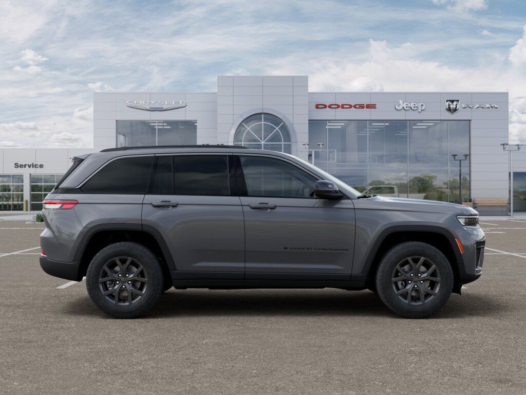 2027 Jeep Grand Cherokee Laredo Altitude Owego NY