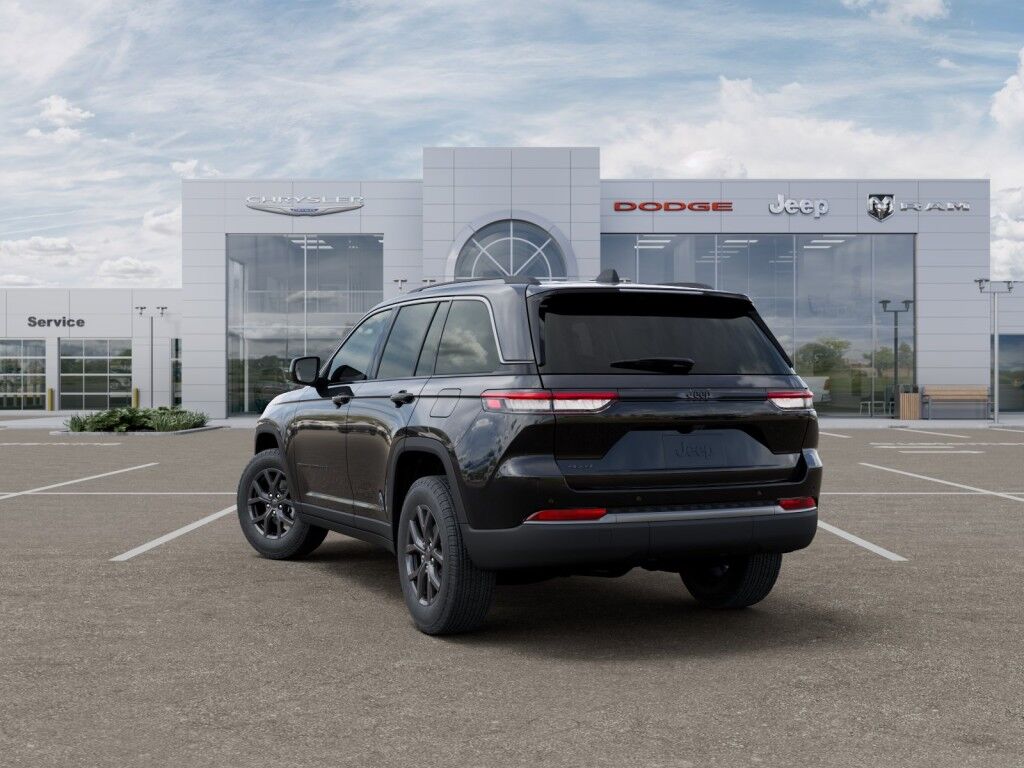 2027 Jeep Grand Cherokee Laredo Altitude