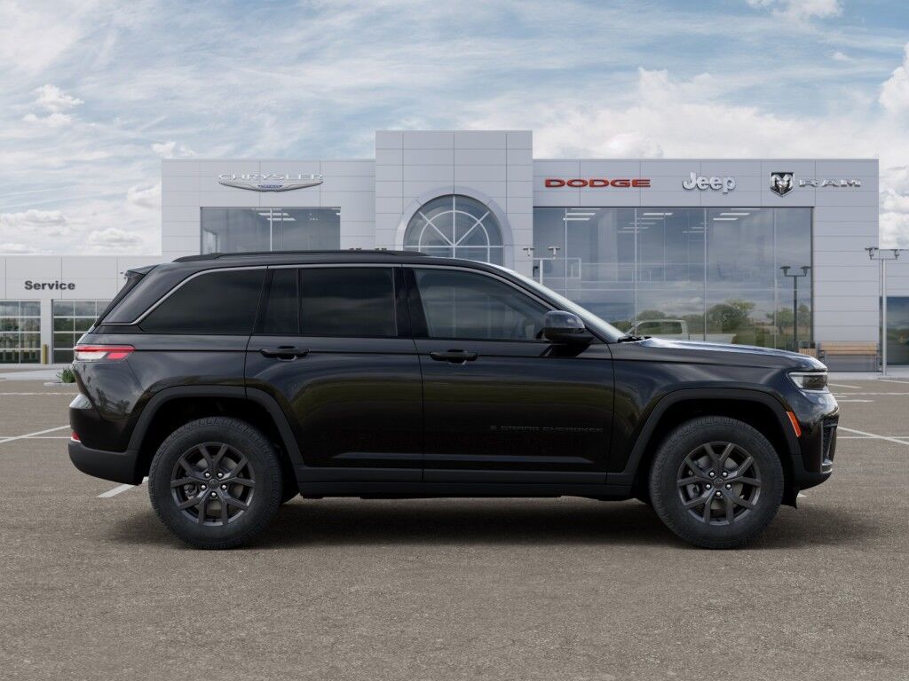 2027 Jeep Grand Cherokee Laredo Altitude Owego NY