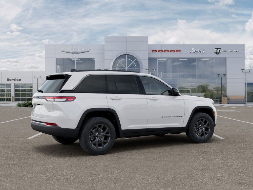2027 Jeep Grand Cherokee Laredo Altitude Owego NY