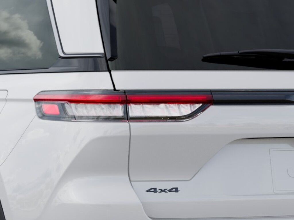 2027 Jeep Grand Cherokee Laredo Altitude Owego NY