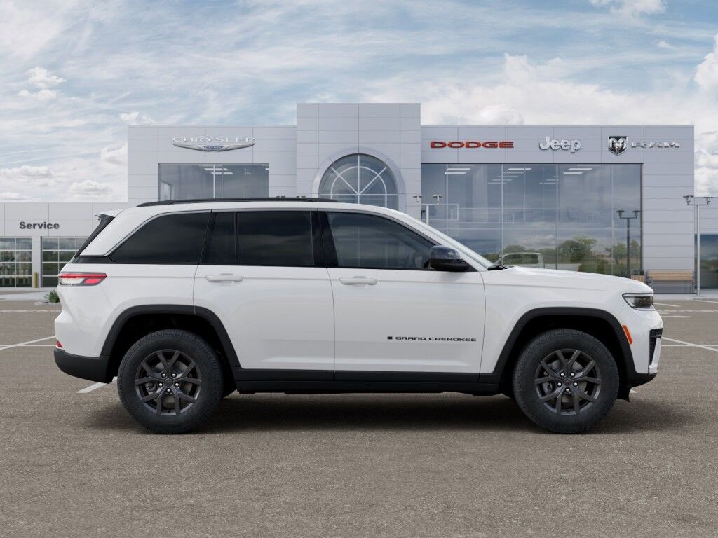 2027 Jeep Grand Cherokee Laredo Altitude Owego NY