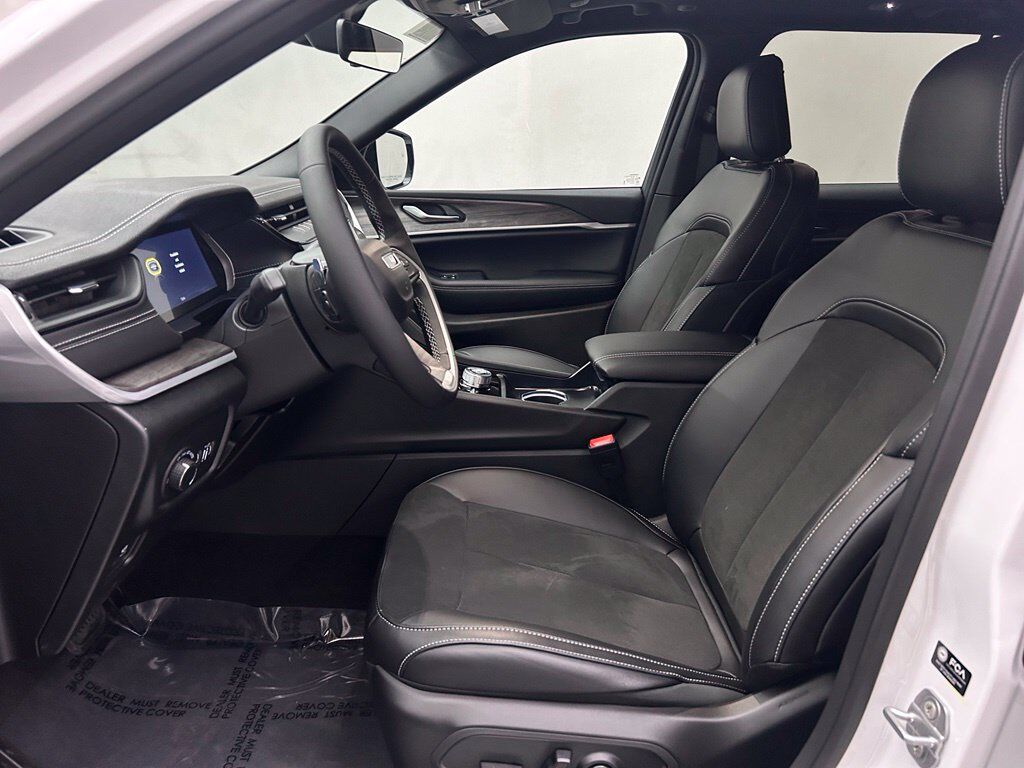 2027 Jeep Grand Cherokee Laredo Altitude Portland OR