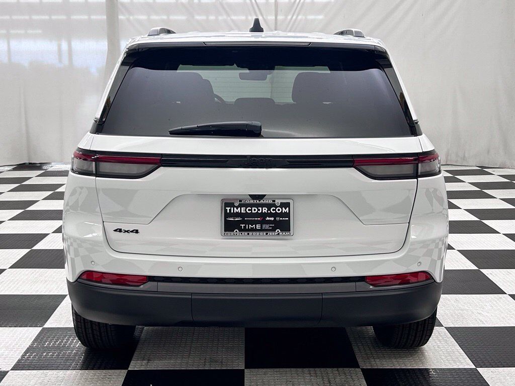 2027 Jeep Grand Cherokee Laredo Altitude Portland OR